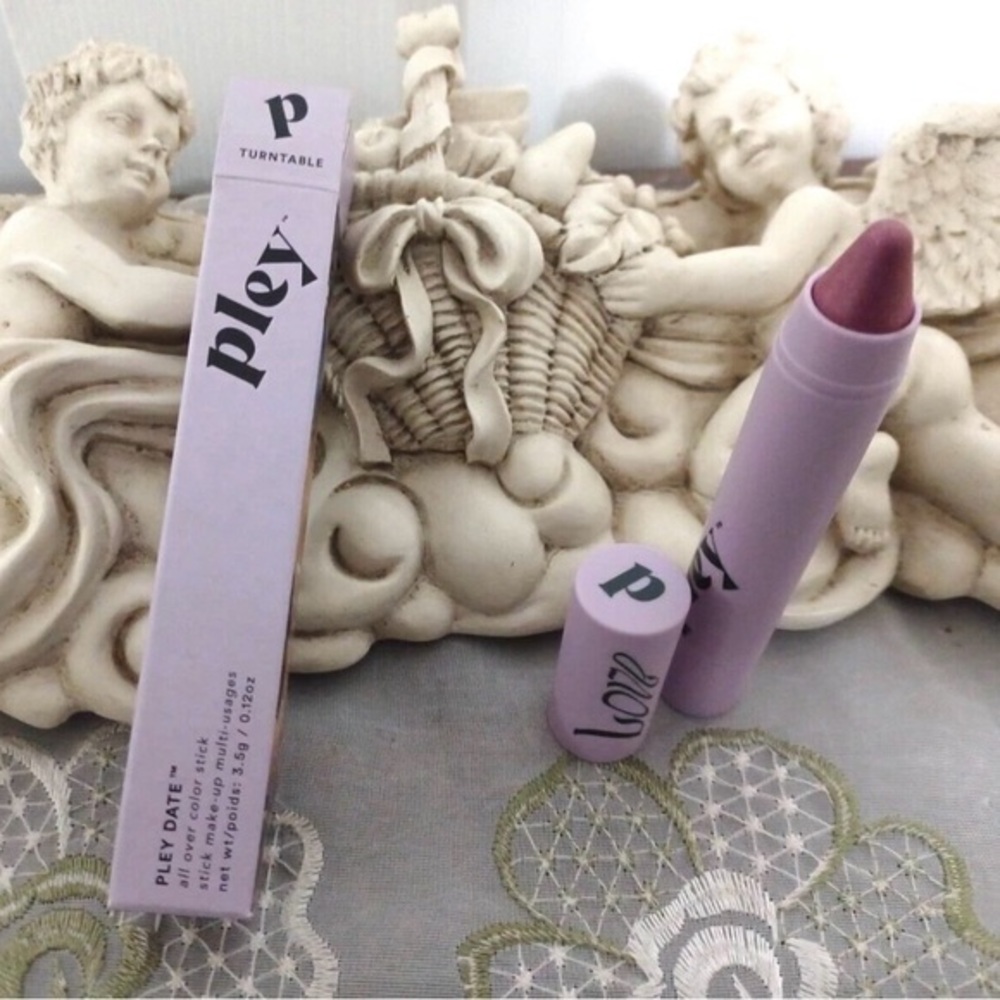 Pley Beauty TURNTABLE All over color stick for eyes cheeks and lips